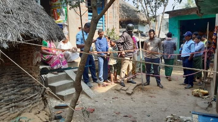 An elderly woman injured in a blast at Katwa An elderly woman injured in a blast at Katwa