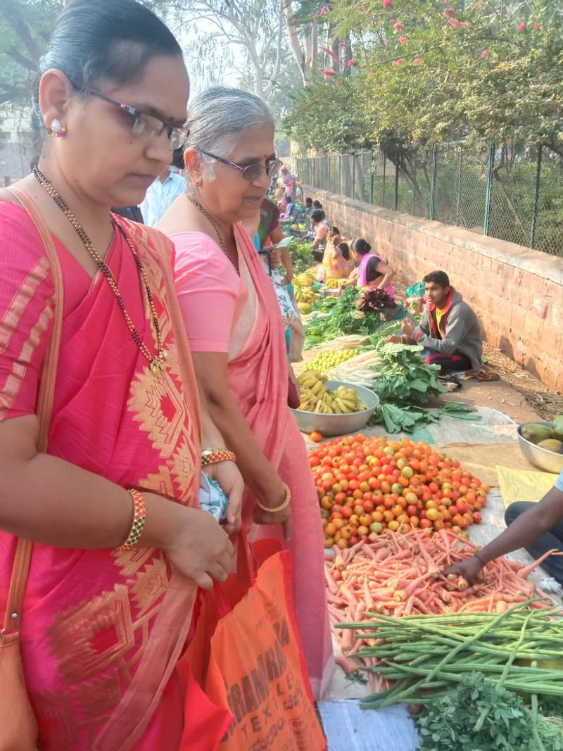 Infosys founder sudha murthy Purchasing Vegetables In jamakhandi photos goes viral