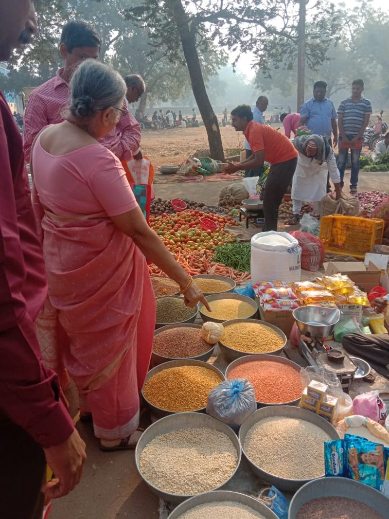 Infosys founder sudha murthy Purchasing Vegetables In jamakhandi photos goes viral