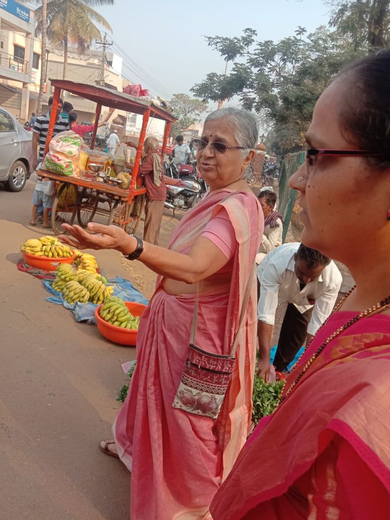 Infosys founder sudha murthy Purchasing Vegetables In jamakhandi photos goes viral