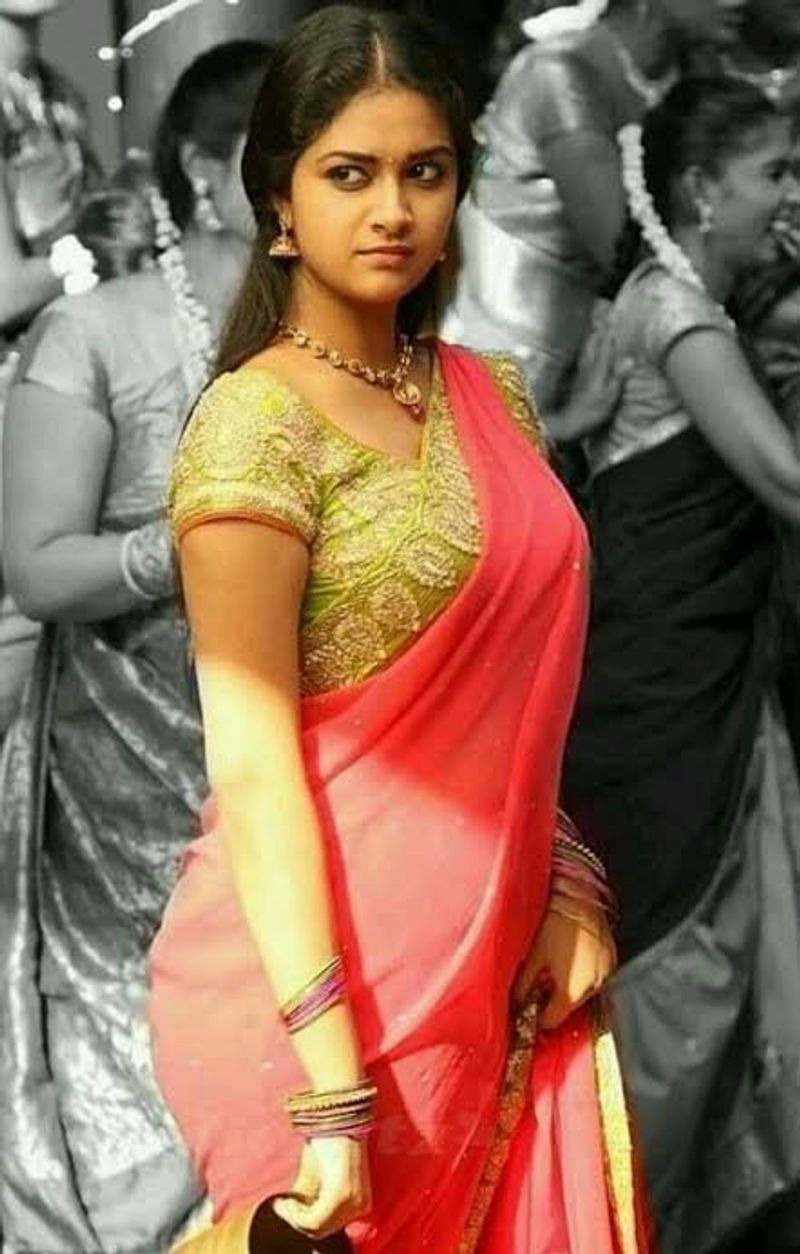 Actress Keerthy Suresh Celebrate Onam With Family photos going viral