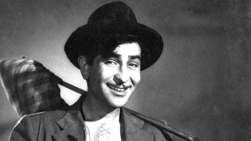 এক্সপেরিমেন্টের চক্করে মুখ থুবরে পড়ল এই ছবি। তারপরই নার্গিসের অভিমানের পালা। রাজের সঙ্গে সম্পর্কে বিচ্ছেদ ঘটল এরপর।