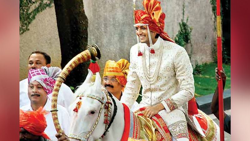 दोनों ने शादी से पहले एक दूसरे को लगभग 10 साल तक डेट किया। जिसके बाद दोनों ने फैमिली की रजामंदी से शादी की थी।