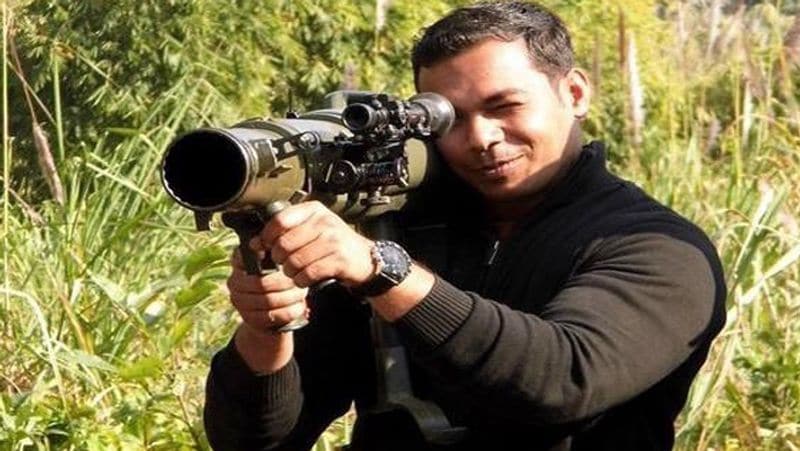 राजकमल यादव बताते हैं कि सैनिक स्कूल में शुरू से ही देशभक्ति पर आधारित तमाम कल्चरल प्रोग्राम होते रहते थे। वहां का माहौल कुछ इस तरह का था कि मन में शुरू से ही आर्मी में जाने का सपना पाल लिया। जब मै UPSC का इंटरव्यू देने गया तो इंटरव्यू के दौरान मुझसे पूछा गया कि आर्मी स्कूल में पढ़े हो तो आर्मी में क्यों नहीं गए। मैंने जवाब दिया था कि आईएएस और आर्मी में से किसी एक को चुनने के लिए कहा जाए तो मैं आर्मी ही सिलेक्ट करूंगा। इस जवाब पर उन्होंने मेरी पीठ थप-थपाई थी।