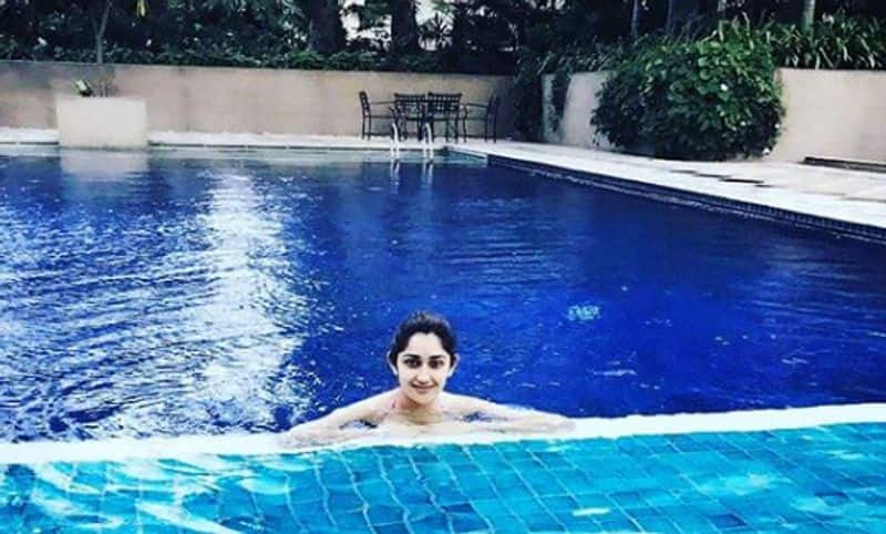 Actor Arya Wife Sayyeshaa Hot bikini photo Going Viral