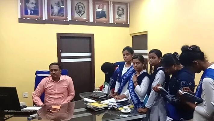 Students took lessons from visiting police station Students took lessons from visiting police station