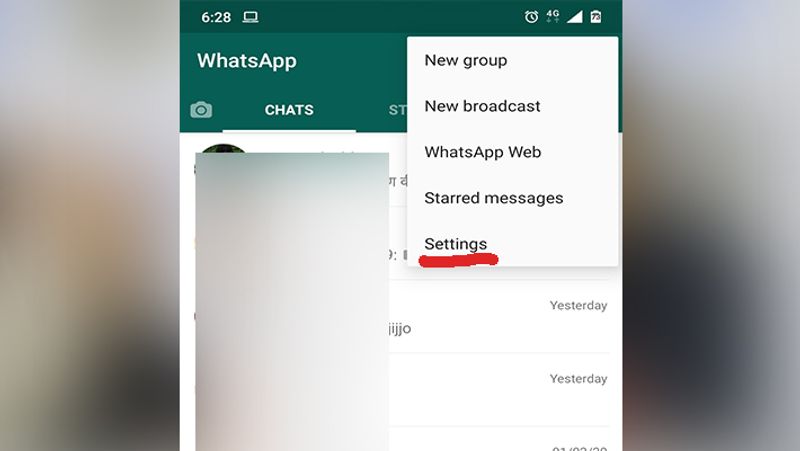 स्टेप 2: Whatsapp ओपन होने के बाद दाहिनी तरफ ऊपर दिख रहे तीन डॉट मैन्यू पर क्लिक करना है।