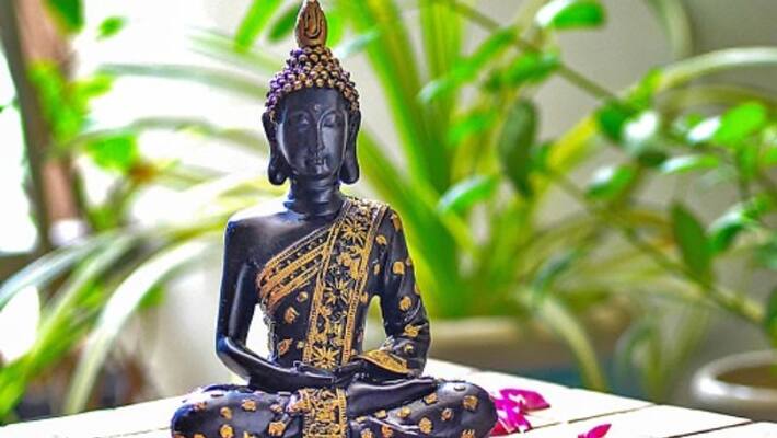 Keep at home or office the idol of Buddha and know its benefits according to Vastu Keep at home or office the idol of Buddha and know its benefits according to Vastu