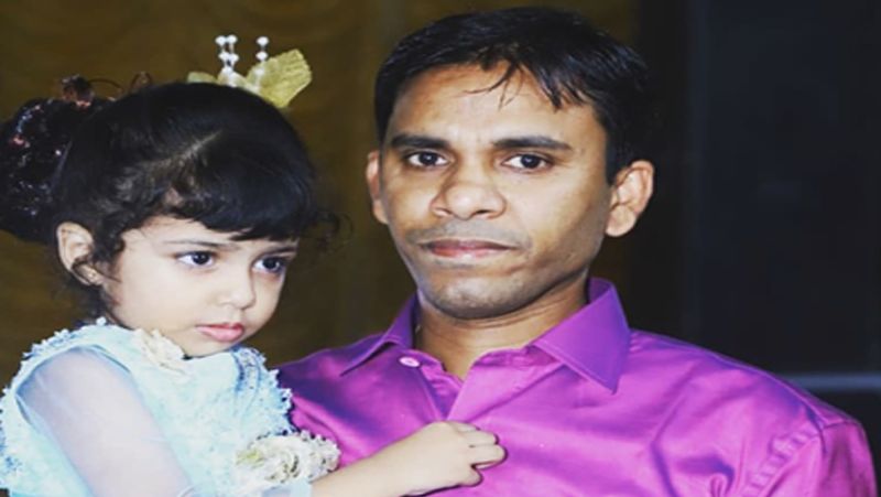 महेंद्र ने बताया कि, 12वीं के बाद मैंने आईआईटी एंट्रेंस एग्जाम दिया था, लेकिन उसमें पास नहीं हुआ । मेरा सिलेक्शन यूपीटीयू में हुआ था, जहां से मैंने बीटेक की डिग्री हासिल की। मैं इंजीनियरिंग खत्म होते ही सिविल सर्विसेज की तैयारी में लग गया था। इस दौरान मेरी कई कंपनियों में जॉब भी लगी, लेकिन मेरा फोकस IAS ही था। मैंने 2010 में यूपीएससी एग्जाम दिया और तीसरे अटैम्प्ट में क्लीयर हो गया। पिता जी का सपना भी था, जो कि पूरा हुआ।