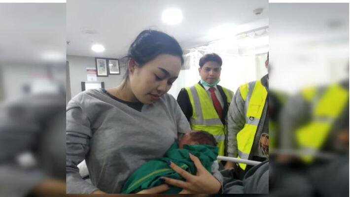 Thai woman gives birth to a baby in mid air in Kolkata Thai woman gives birth to a baby in mid air in Kolkata