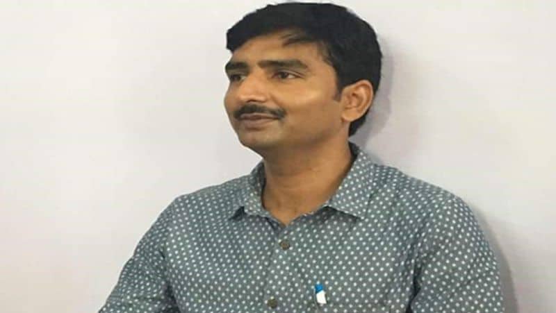 मंगलेश ने प्रयागराज में रहकर सिविल सर्विस की तैयारी शुरू कर दी। किताबों व कोचिंग आदि की फीस के लिए मंगलेश को काफी दिक्क्तों का सामना करना पड़ता था।