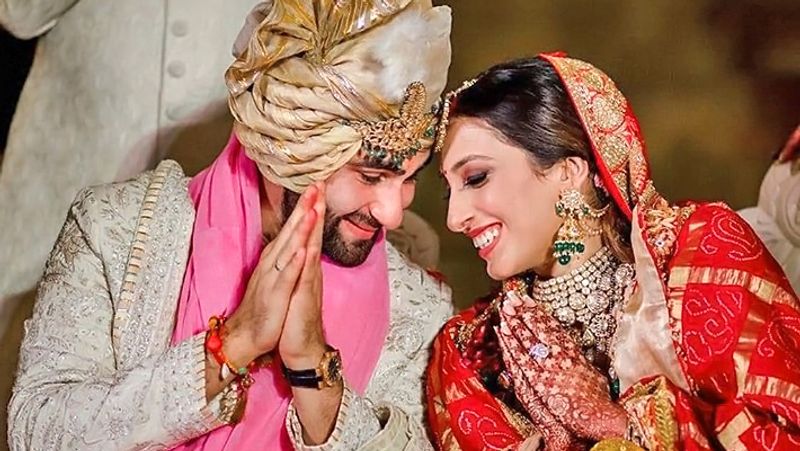 शादी के दौरान अरमान जैन और अनीशा मल्होत्रा।