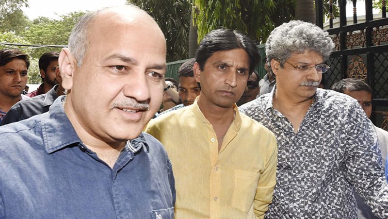मगर वक्त के साथ दोनों का भाई जैसा रिश्ता नाजुक होता गया। विवाद की खबरों के बीच केजरीवाल ने कई बार सार्वजनिक रूप से कवि को अपना भाई करार दिया। पर एक ऐसा दिन भी आ ही गया जब असंतुष्ट विश्वास ने केजरीवाल से अलग लाइन ले ली। आप संस्थापकों में शामिल रहे केजरीवाल पार्टी से अलग हो गए और तब से अब तक किसी राजनीतिक मंच पर नहीं दिखे हैं।