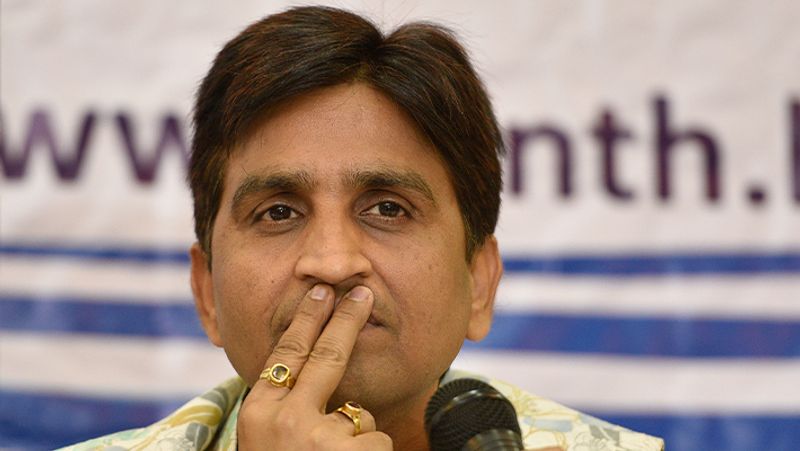 वैसे आप से बाहर आने के बाद कुमार विश्वास ने किसी पार्टी का दामन नहीं थामा है, मगर दिल्ली चुनाव के दौरान उनके ट्वीट्स में इस बात की गवाही है कि वो केजरीवाल की हार का इंतजार कर रहे हैं। कविवर ने कुछ कहा तो नहीं है मगर अंदाजा लगाया जा सकता है कि दिल्ली में आप को हराने वाली पार्टी के साथ उनकी संवेदनाएं होंगी। दिल्ली में 8 फरवरी को चुनाव हैं। मतगणना 11 फरवरी को की जाएगी।