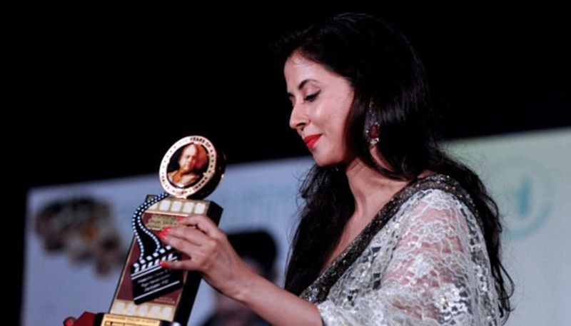অভিনয় শুরু স্কুল জীবনেই। তখন থেকেই অভিনয়ে হাতেখড়ি হয় তাঁর। এই ছবিতে তাঁর মায়ের চরিত্রে অভিনয় করেছিলেন তনুজা।