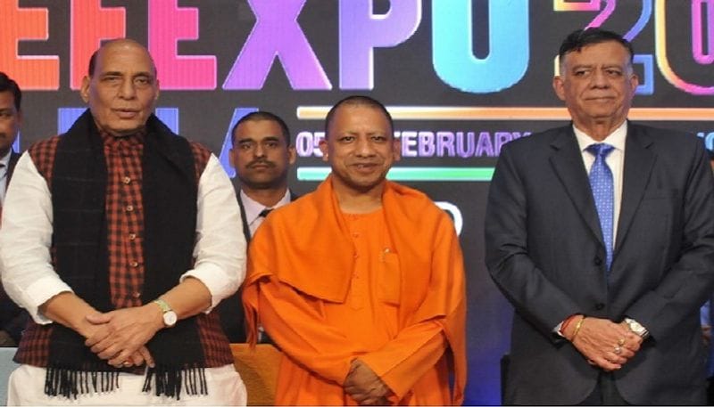 रक्षा उपकरणों के कारोबारियों के इस समागम में 70 से ज्यादा देशों की 1028 कंपनियां अपने उत्पादों और तकनीकों का प्रदर्शन करेंगी। इनमें 856 भारतीय और 172 विदेशी कंपनियां हैं। डिफेंस एक्सपो के दौरान रक्षा सौदों से जुड़े तकरीबन 200 से ज्यादा सहमति पत्र (एमओयू) हस्ताक्षरित होंगे। इस चार दिवसीय आयोजन में 39 देशों के रक्षा मंत्री भी शिरकत करेंगे।