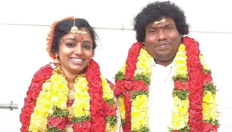 actor yogi babu invite vijayakanth for grand marriage reception photo goes viral