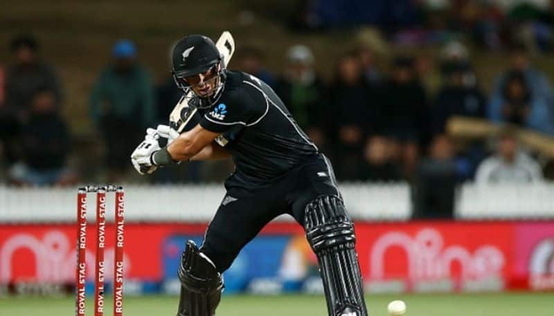 new zealand beat india by 4 wickets in first odi