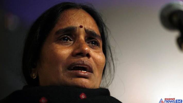 Nirbhaya rape case Victim mother protests outside court over delay in convicts hanging Nirbhaya rape case Victim mother protests outside court over delay in convicts hanging
