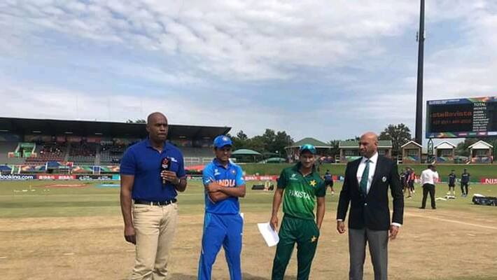 Miscommunication between Pakistani batsman caused hilarious runout Miscommunication between Pakistani batsman caused hilarious runout