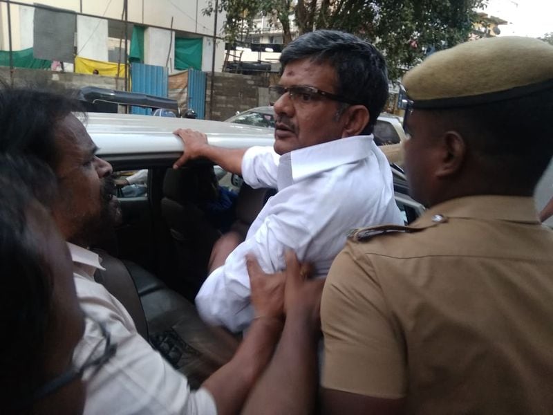 it raid in cinema financier anbusezhiyan house and office