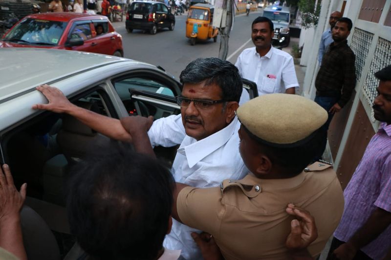 it raid in cinema financier anbusezhiyan house and office