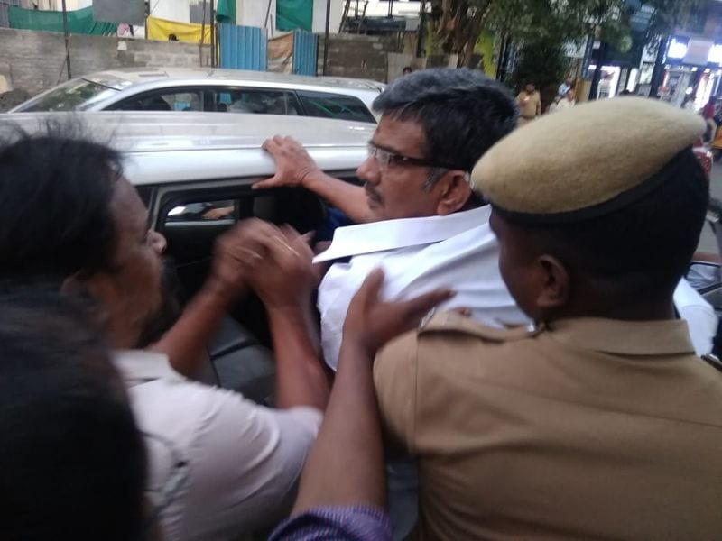 it raid in cinema financier anbusezhiyan house and office