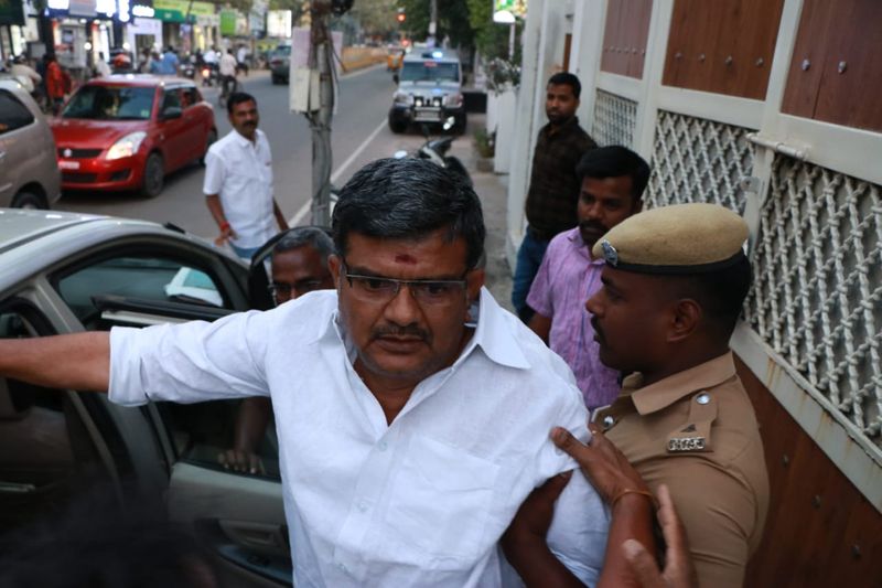 it raid in cinema financier anbusezhiyan house and office