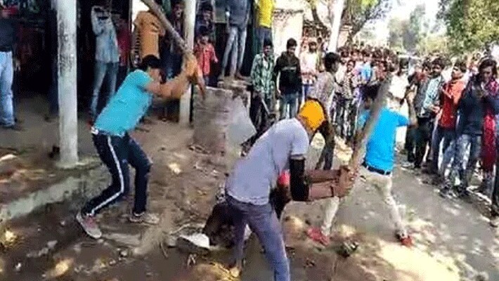 डीजीपी वी के सिंह ने इस घटना के लिए पुलिस को भी दोषी ठहराया है। 5 पुलिसवालों को निलंबित कर दिया गया है जिसमें टीआई, एस आई और तीन सिपाही शामिल हैं। वहीं इंदौर में भर्ती घायलों से मिलने के लिए स्वास्थ्य मंत्री तुलसी सिलावट पहुंचे। जिनका इलाज इंदौर के चोइथराम अस्पताल में चल रहा है।