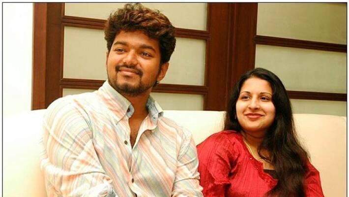 income tax raid in vijay's house income tax raid in vijay's house