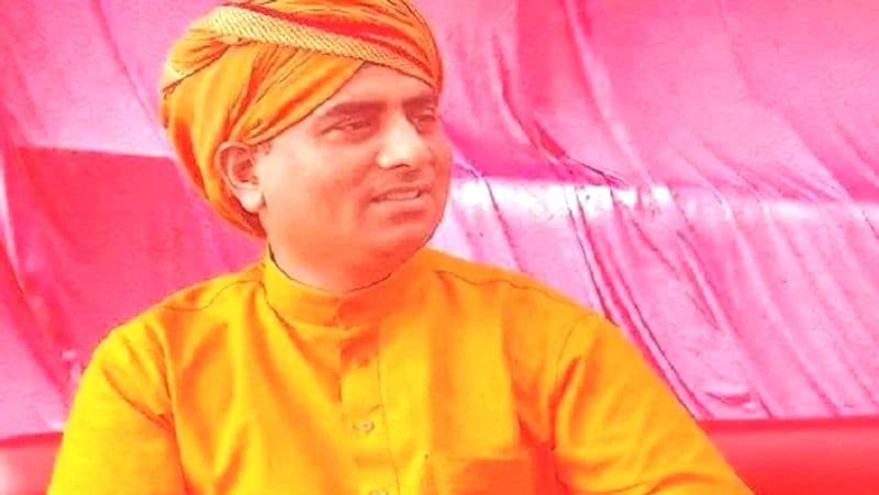 जानकारी के मुताबिक, घटना के दिन स्मृति रणजीत के साथ टहलने निकली थी। लेकिन हजरतगंज चौराहे के पास पहुंचते ही दूसरी राह पकड़ ली।