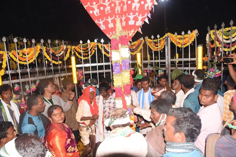 sammakka sarakka jatara: saralamma reaches medaram from kannepalli