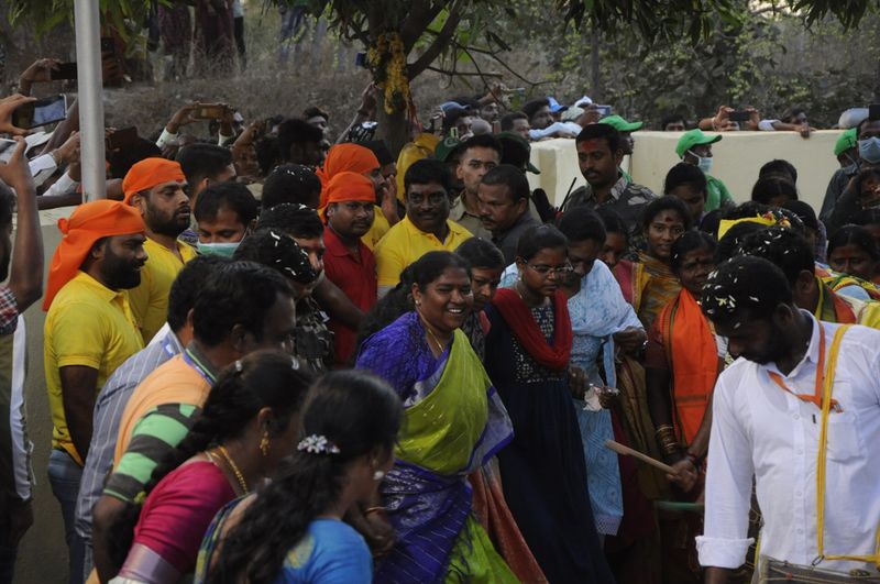 sammakka sarakka jatara: saralamma reaches medaram from kannepalli