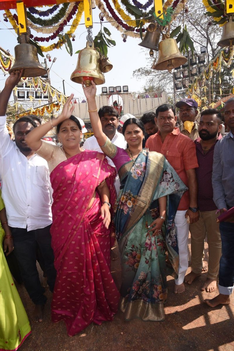 sammakka sarakka jatara: saralamma reaches medaram from kannepalli