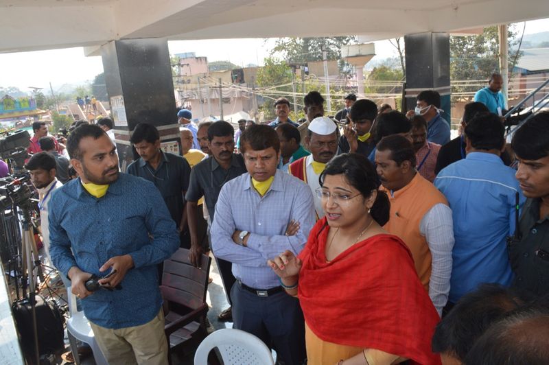 sammakka sarakka jatara: saralamma reaches medaram from kannepalli