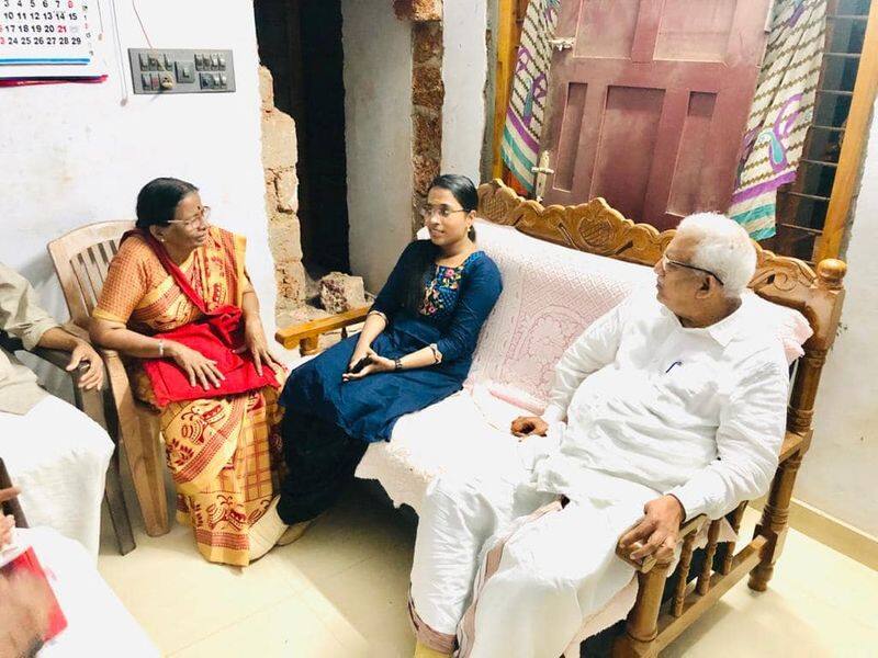 P Jayarajan visited kannur bomb blast victim asna