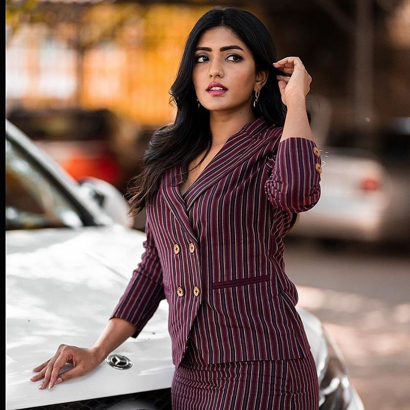 Telugu Heroine Eesha rebba Saree look photos