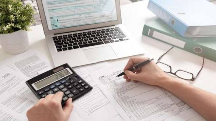 Income tax dept launches e-calculator to compare due tax under new, old regime Income tax dept launches e-calculator to compare due tax under new, old regime