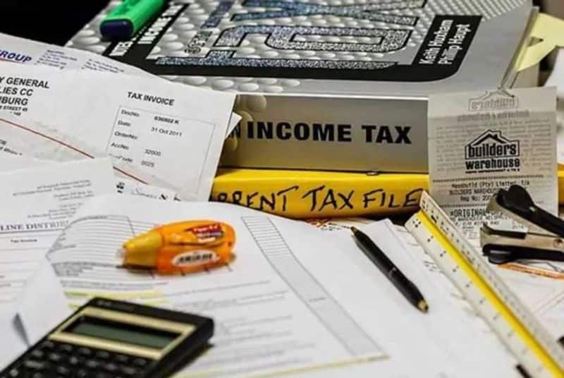 Income tax dept launches e-calculator to compare due tax under new, old regime