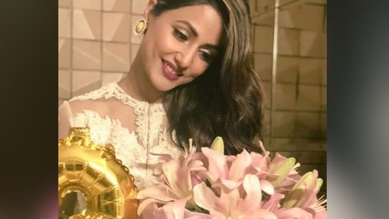 rose day special hina khan got red roses from boyfriend rocky jaiswal KPJ