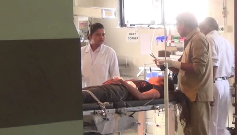 इस मामले में कॉलेज प्रबंधन की लापरवाही सामने आई है। कॉलेज में छात्र चाकू लेकर पहुंच गया और किसी ने उसे चेक तक नहीं किया। खासकर तब, जब एग्जाम चल रहे हैं।