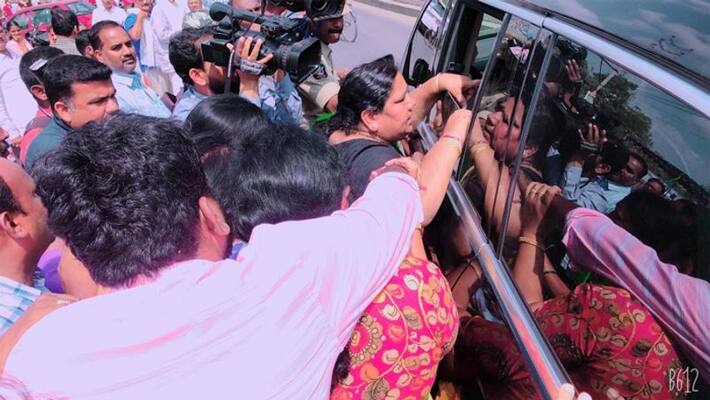 amaravati woman Stop swaroopananda saraswathi amaravati woman Stop swaroopananda saraswathi