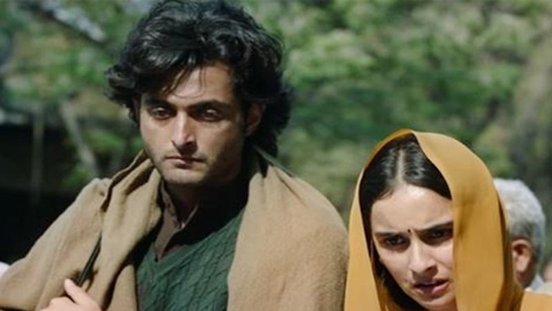 डायरेक्शन... विधु विनोद चोपड़ा के डायरेक्शन में बनी फिल्म 'शिकारा' का डायरेक्शन कमाल का है। फिल्म में कश्मीर में कश्मीरी पंडितों के साथ हुए बुरे बर्ताव के हर पहलू को छूने की कोशिश की है। इतिहास के उस काले पन्नू को विधु ने बेहतरीन तरीके से बड़े पर्दे पर उतारा है। इस फिल्म के जरिए से विधु विनोद चोपड़ा ने उन 4 लाख कश्मीरी पंडितों के बारे में बताया है, जो अपने वतन में भी गैरों की तरह ही रह रहे हैं।