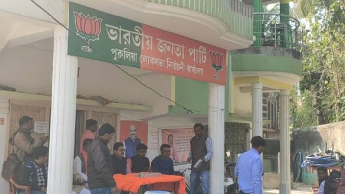 BJP is in trouble at Purulia before municipalty election BJP is in trouble at Purulia before municipalty election