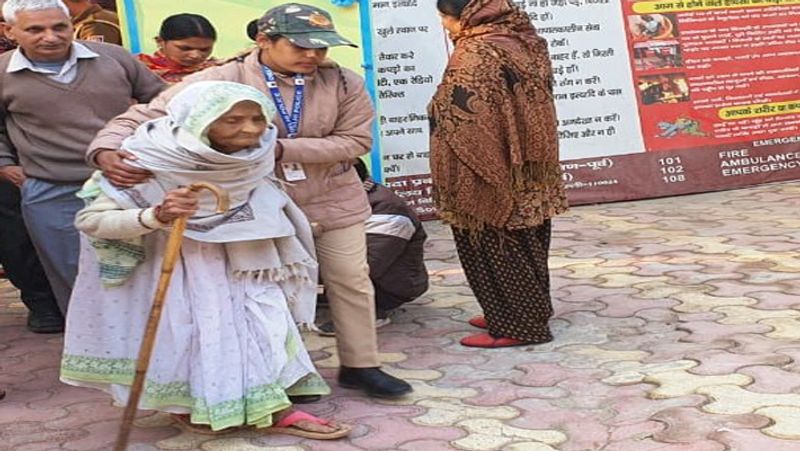 इन्हें देख युवाओं को को भी वोट डालने का जज्बा आना लाजमी है।