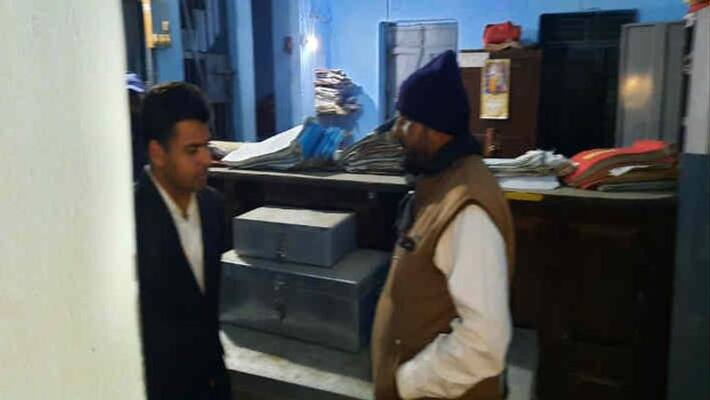 drunk head clerk of banka arrested for teasing with female data opreater pra drunk head clerk of banka arrested for teasing with female data opreater pra