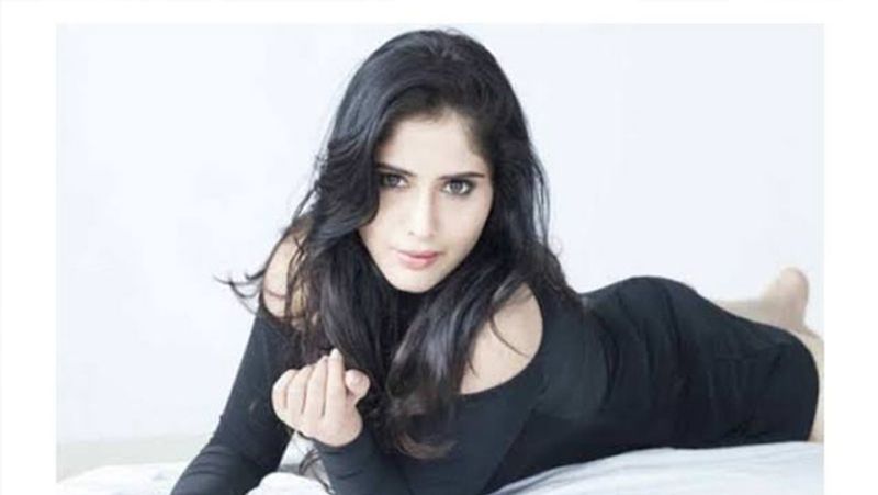आरती ने शो में ये भी बताया था कि इस हादसे के बाद कई साल तक उन्हें पैनिक अटैक आते रहे। इस स्थिति से बाहर आने में उनकी मां और भाई ने मदद की थी। आरती के इस खुलासे के बाद अब उनकी भाभी कश्मीरा का बयान सामने आया था।