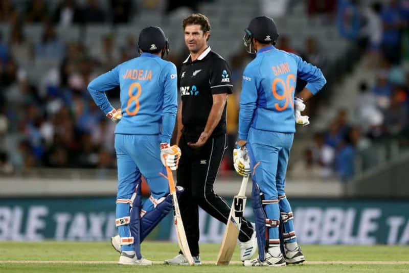 Colin de Grandhomme of the Black Caps talks to Ravindra Jadeja snd Navdeep Saini of India during game two of the One Day International Series between New Zealand and India at at Eden Park on February 08, 2020 in Auckland, New Zealand.