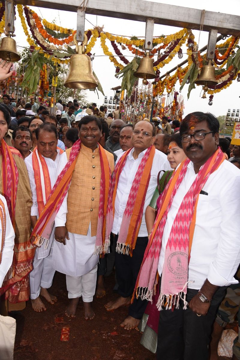 Union Tribal Welfare minister Arjun Munda visits Medaram