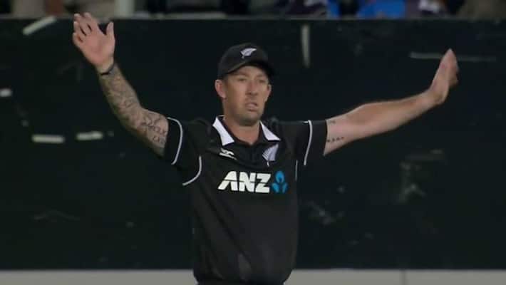new zealand coach luke ronchi fielding in second odi against india new zealand coach luke ronchi fielding in second odi against india